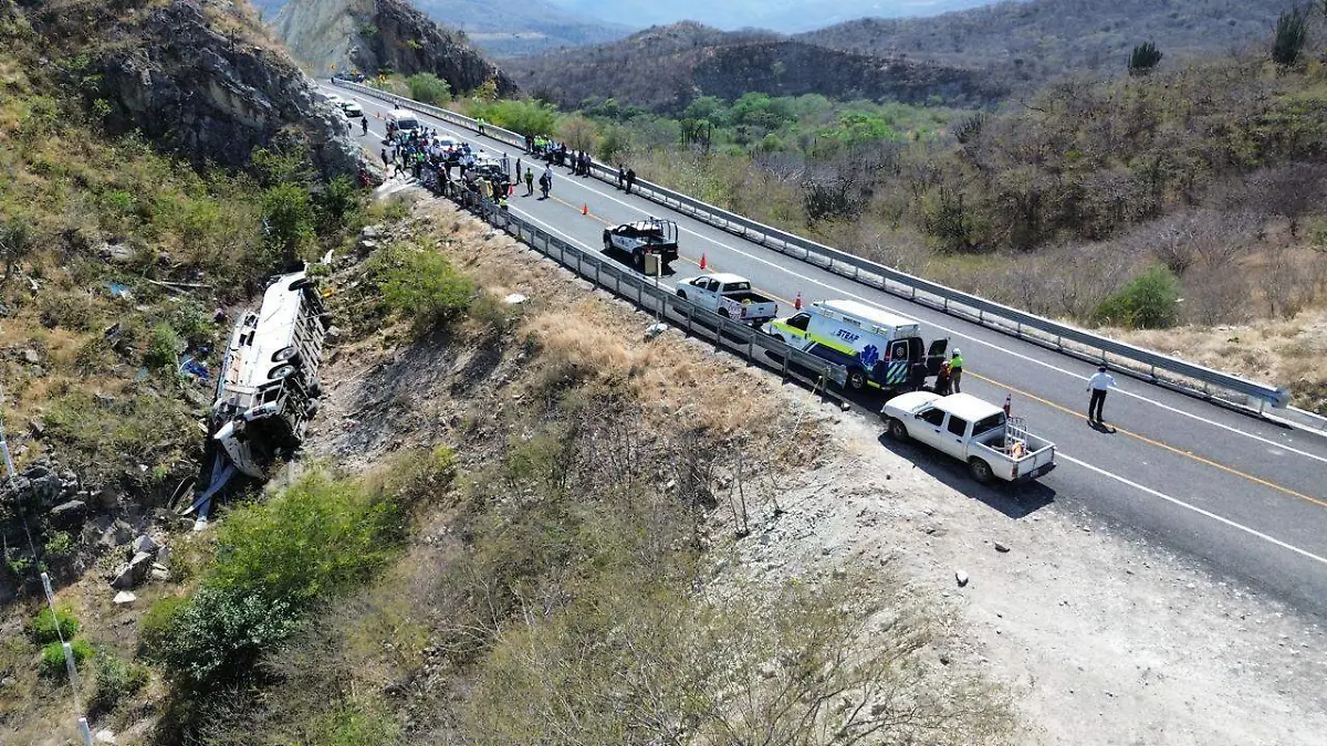 1022942_Oaxaca Camionazo_impreso